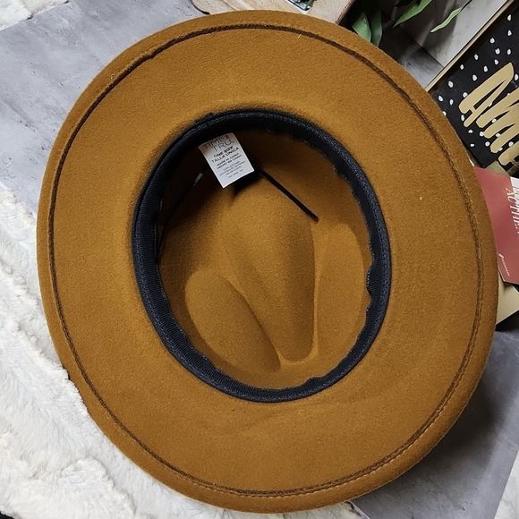 Womans hat - Picture 5 of 9